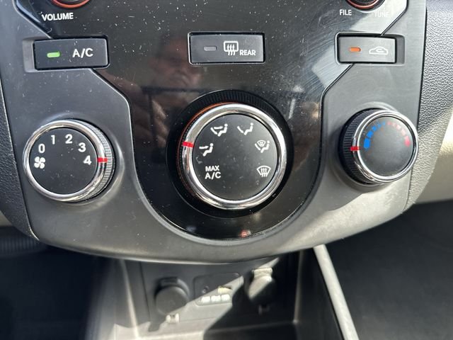 Used 2012 White Kia EX image 18