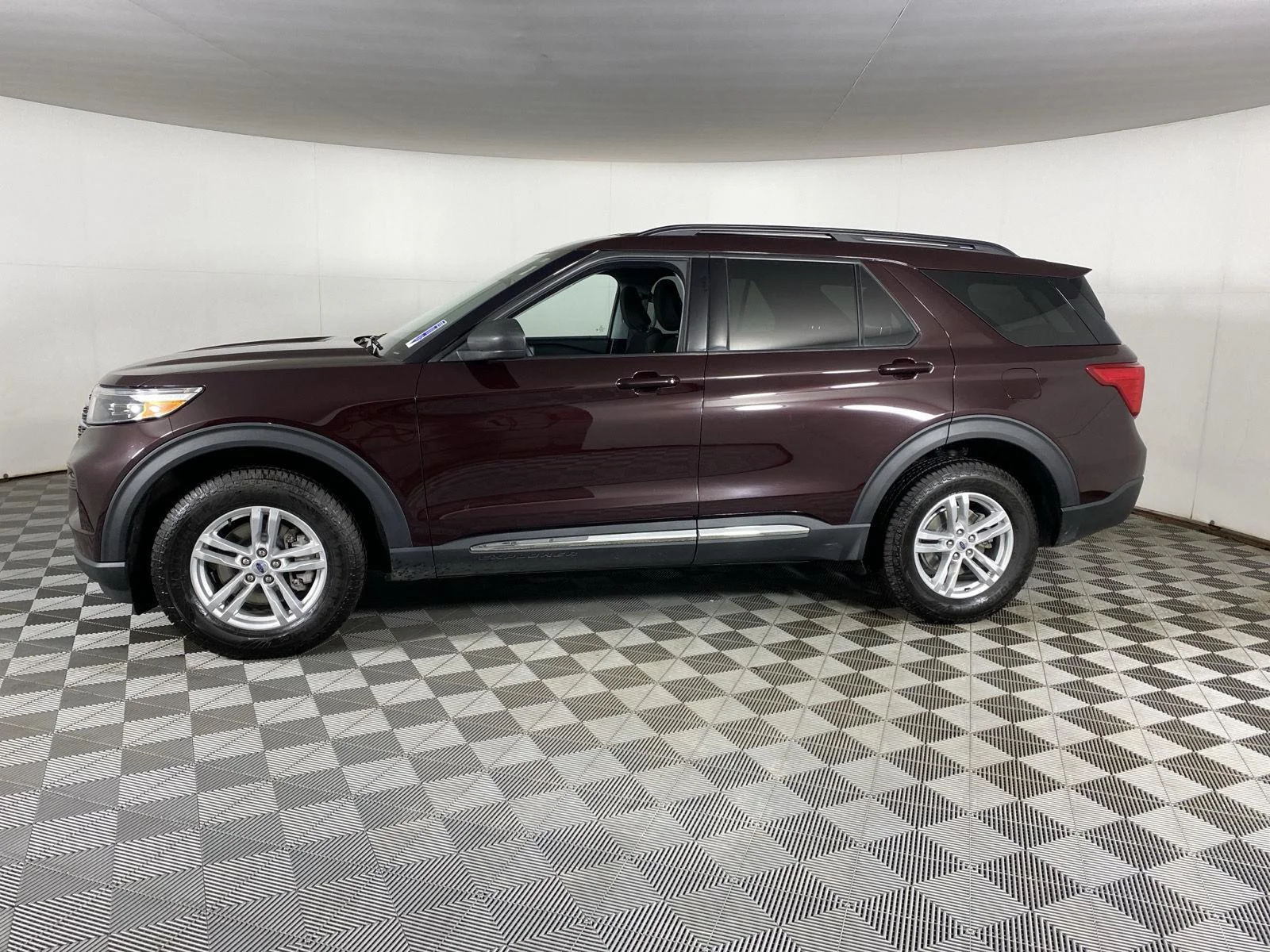 Used 2022 Jewel Red Ford XLT image 7
