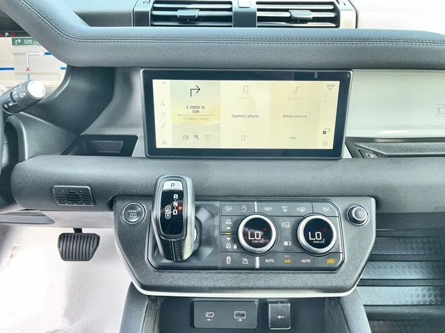 Used 2023 White Land Rover S image 20