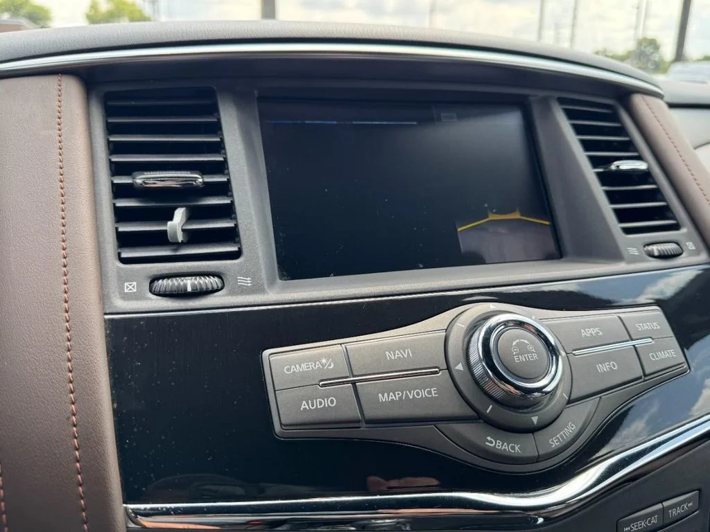Used 2019 Black Nissan Platinum image 22