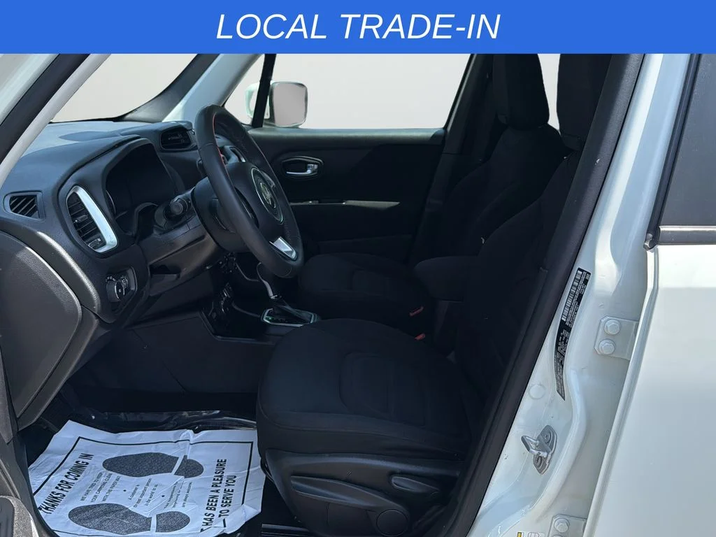 Used 2018 White Jeep Latitude image 10