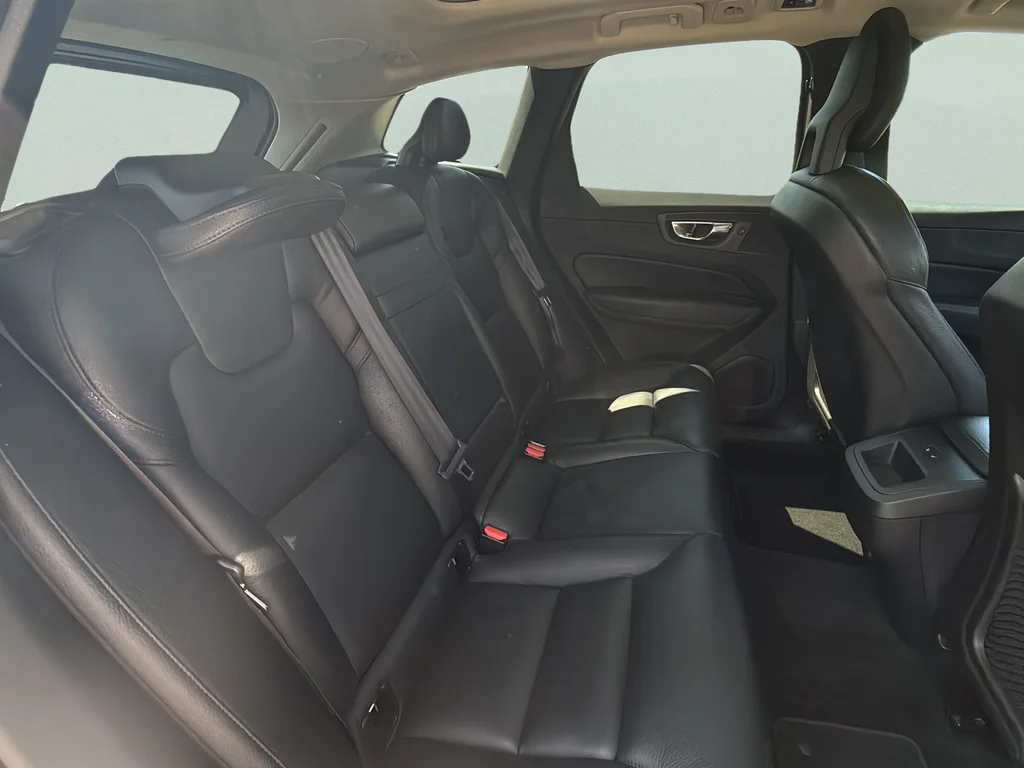 Used 2019 Crystal White Pearl Volvo T5 Momentum image 21