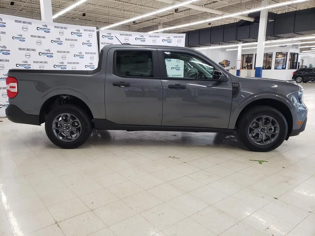New 2025 Carbonized Gray Metallic Ford XLT image 5