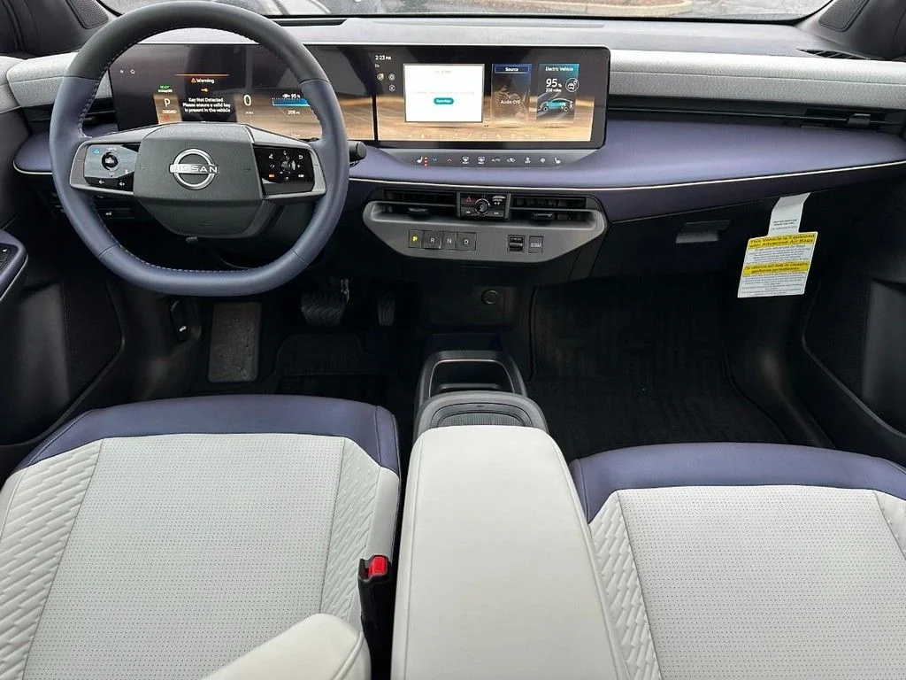 New 2026 Boulder Gray Pearl / Super Black Two-tone Nissan Platinum+ image 6