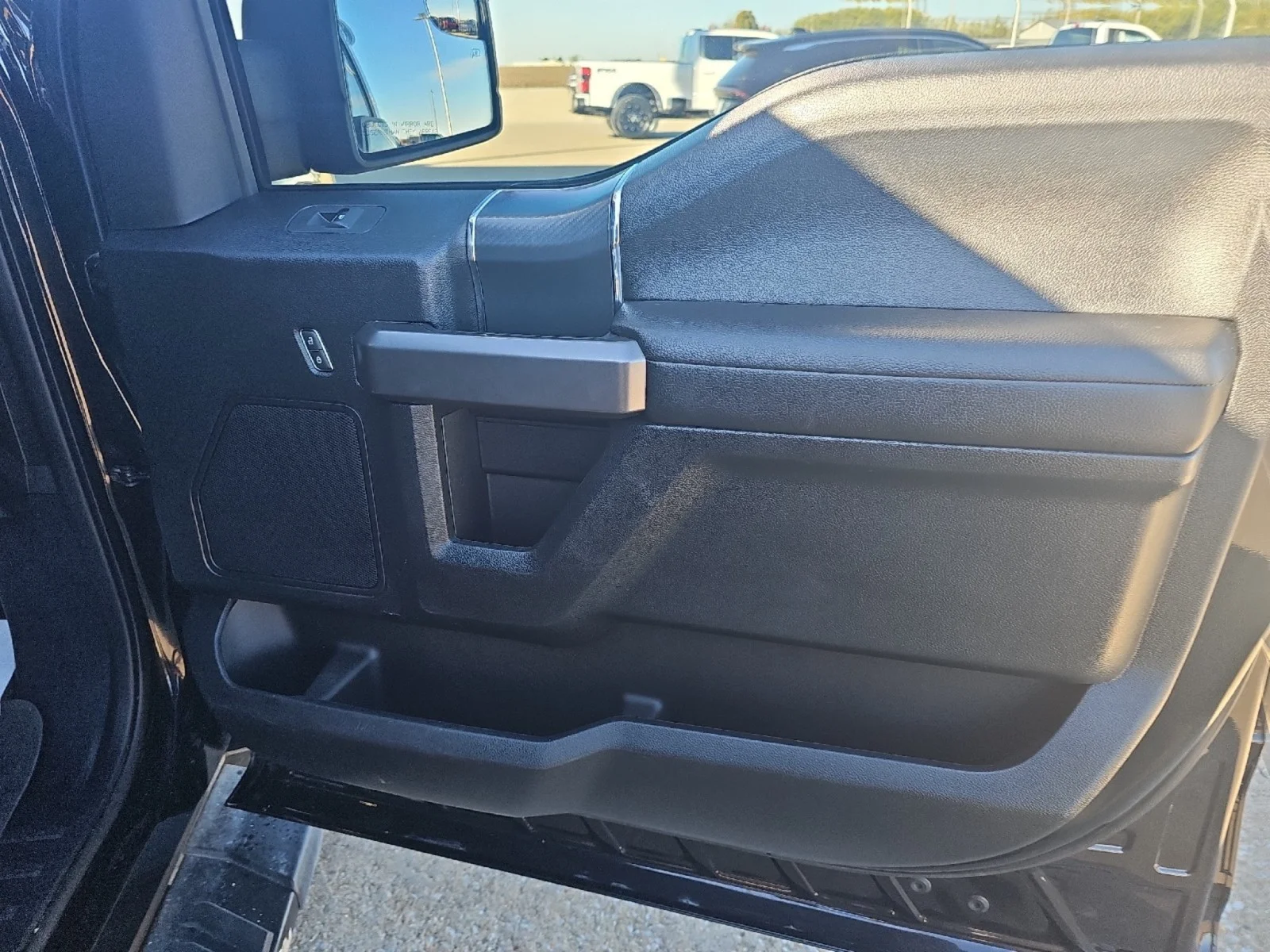 Used 2020 Agate Black Metallic Ford XLT image 8