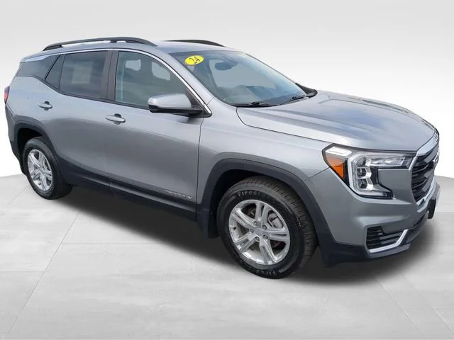Used 2024 Sterling Metallic GMC SLE image 8