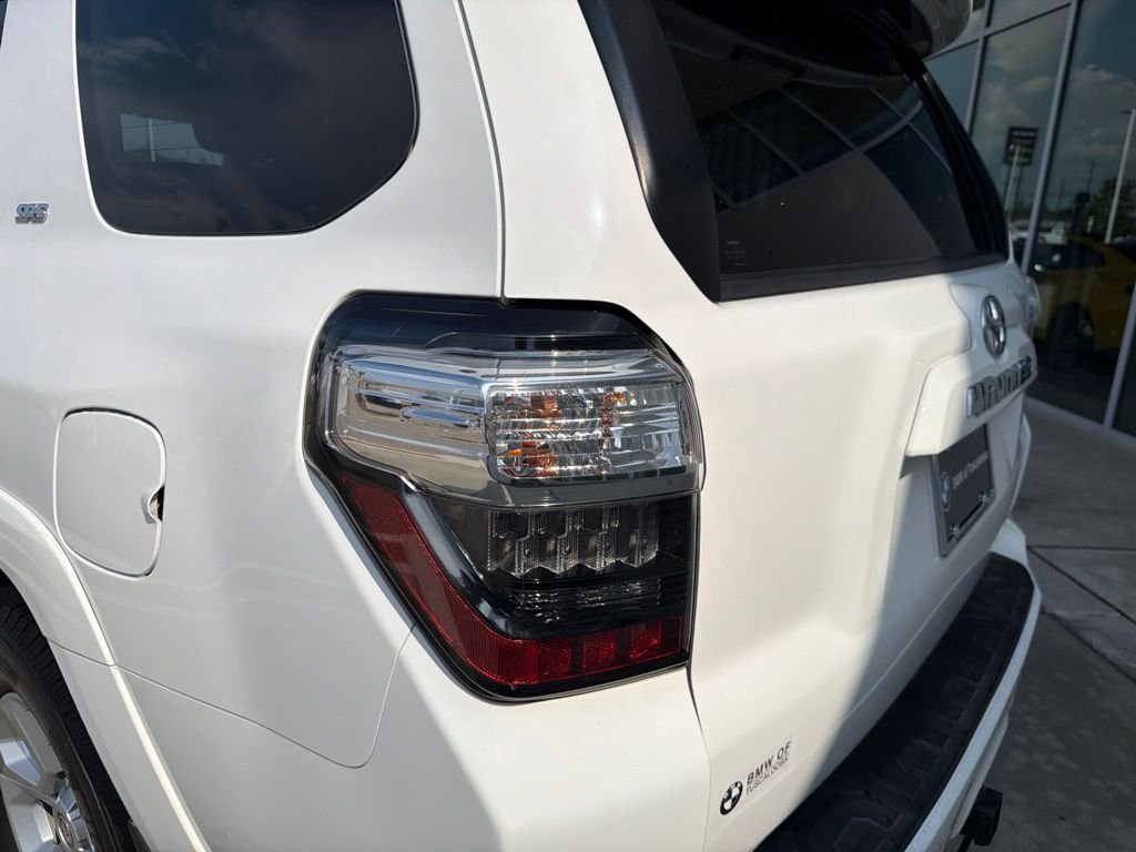 Used 2019 White Toyota SR5 image 15