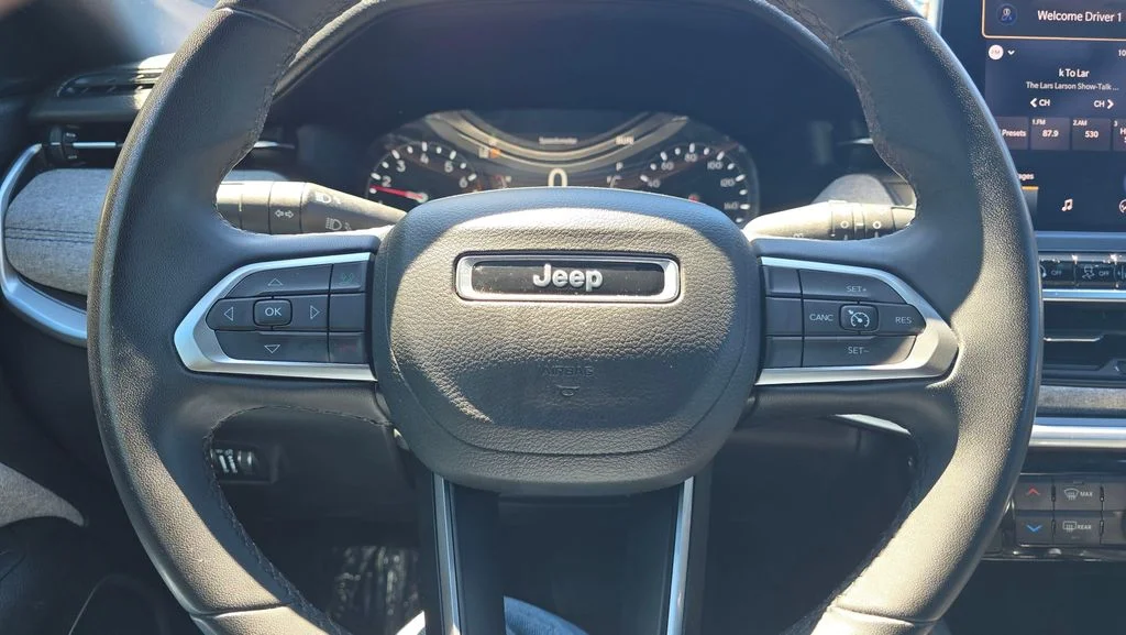Used 2024 Baltic Gray Metallic Clearcoat Jeep Latitude image 26