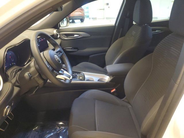 Used 2025 Milano White Alfa Romeo Base image 18