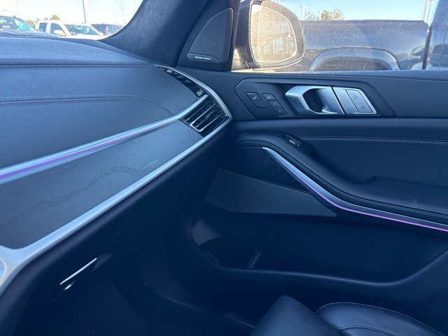 Used 2021 Alpine White BMW M50i image 24
