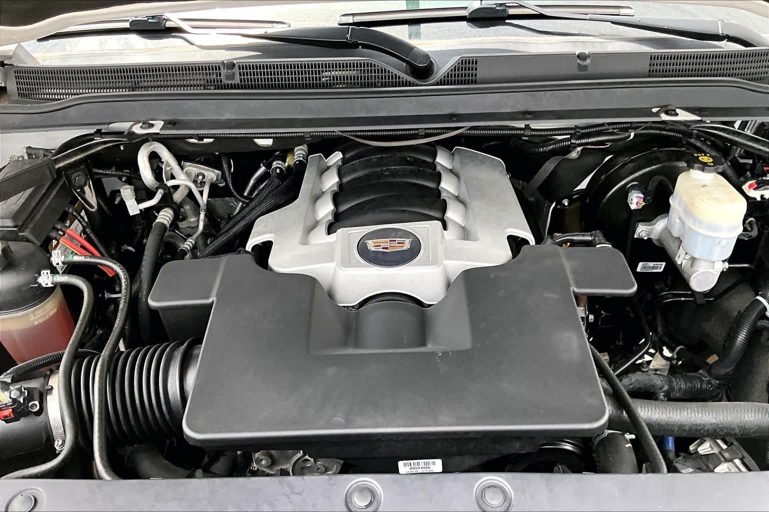 Used 2020 Crystal White Tricoat Cadillac Premium Luxury image 31