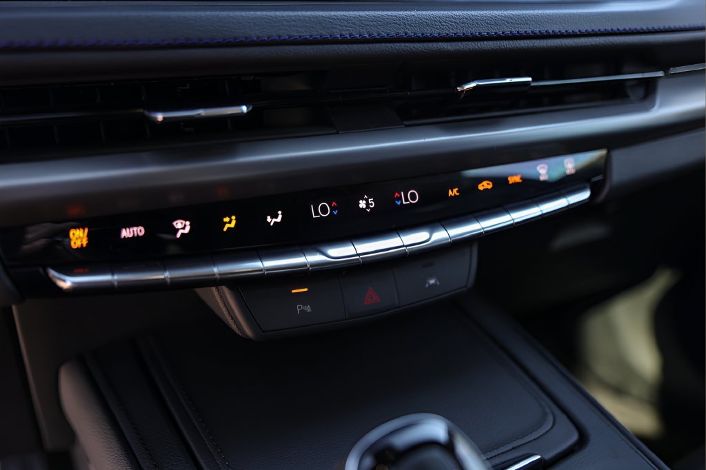 Certified Used 2025 Crystal White Tricoat Cadillac Sport image 17