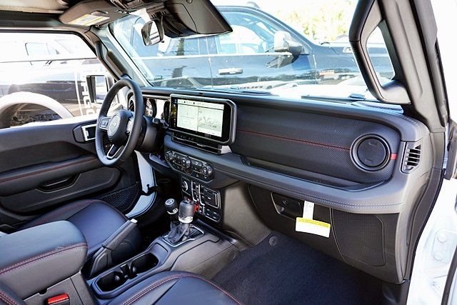 New 2026 Bright White Clear-Coat Exterior Paint Jeep Rubicon image 12