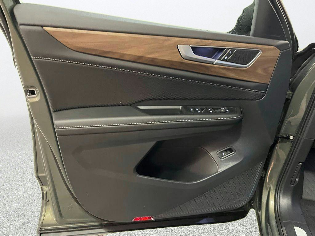 New 2026 Green Volkswagen SE w/Technology image 9