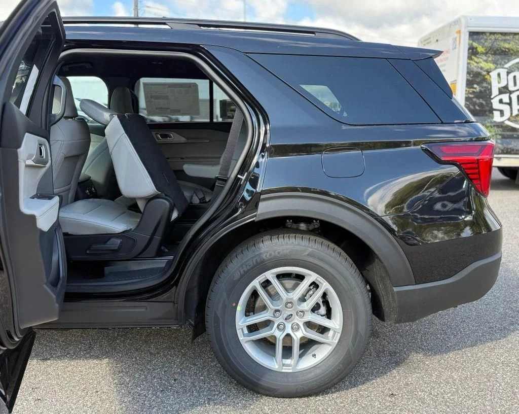 New 2027 Agate Black Metallic Ford Active image 29