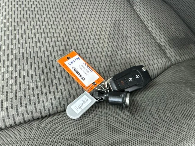 Used 2018 Gray Ford XLT image 31