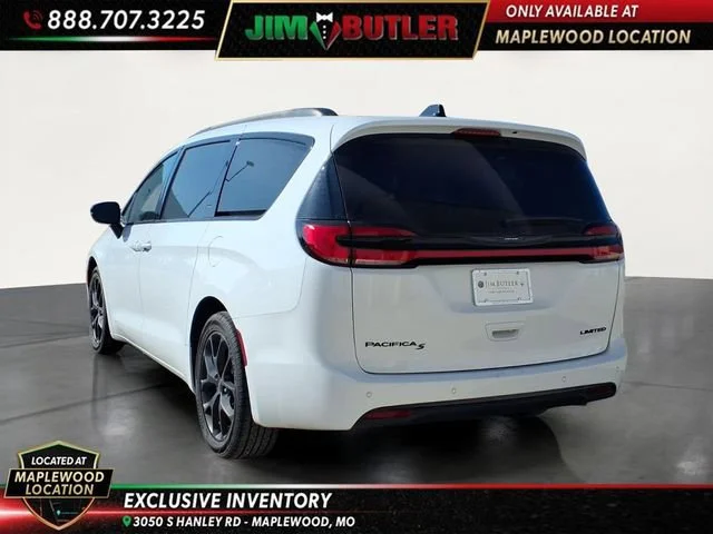 Used 2025  Chrysler Limited image 2