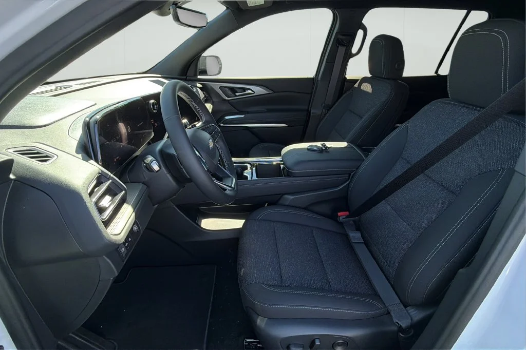 New 2027 Summit White Chevrolet LT image 18