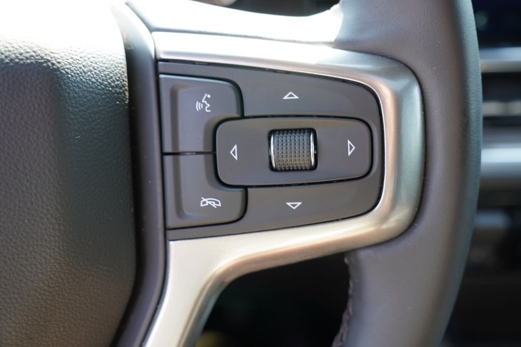 Used 2025 White Chevrolet LTZ image 37