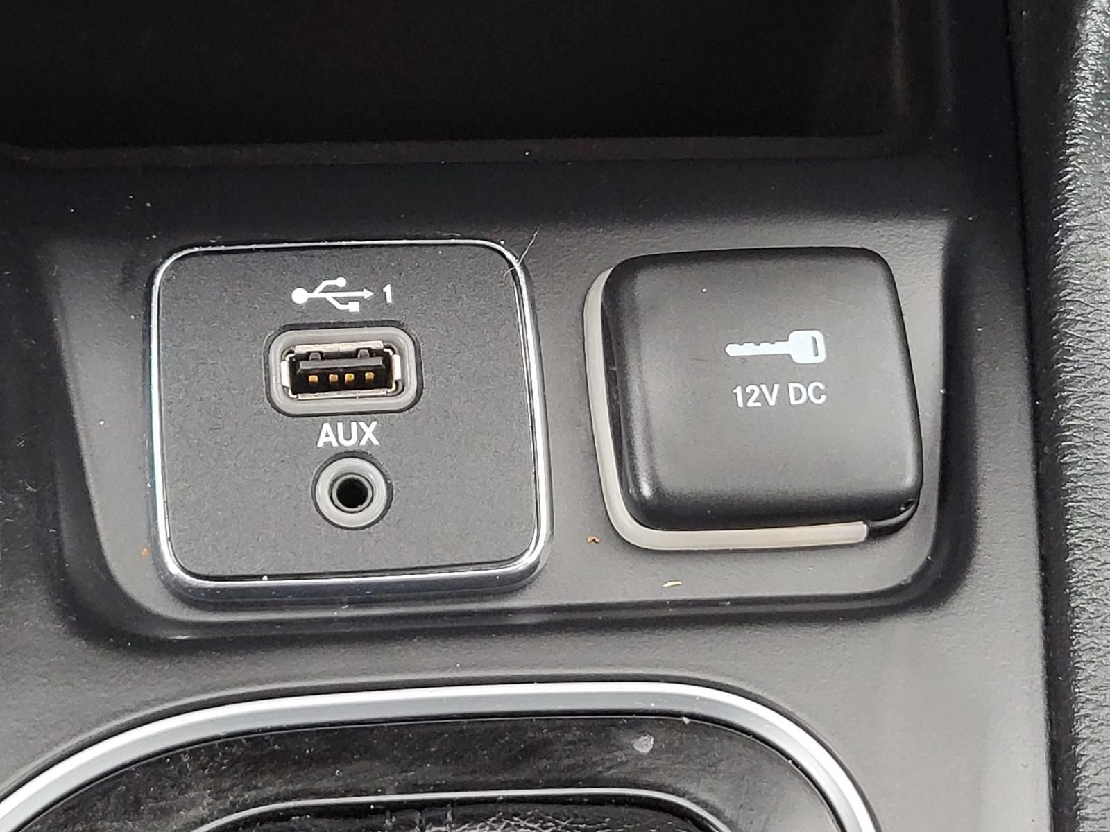 Used 2019 Bright White Clearcoat Jeep Limited image 28