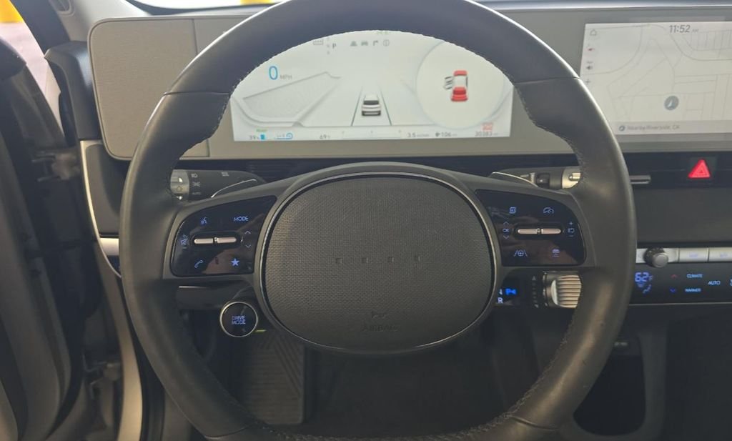 Used 2023 Gold Hyundai SEL image 9