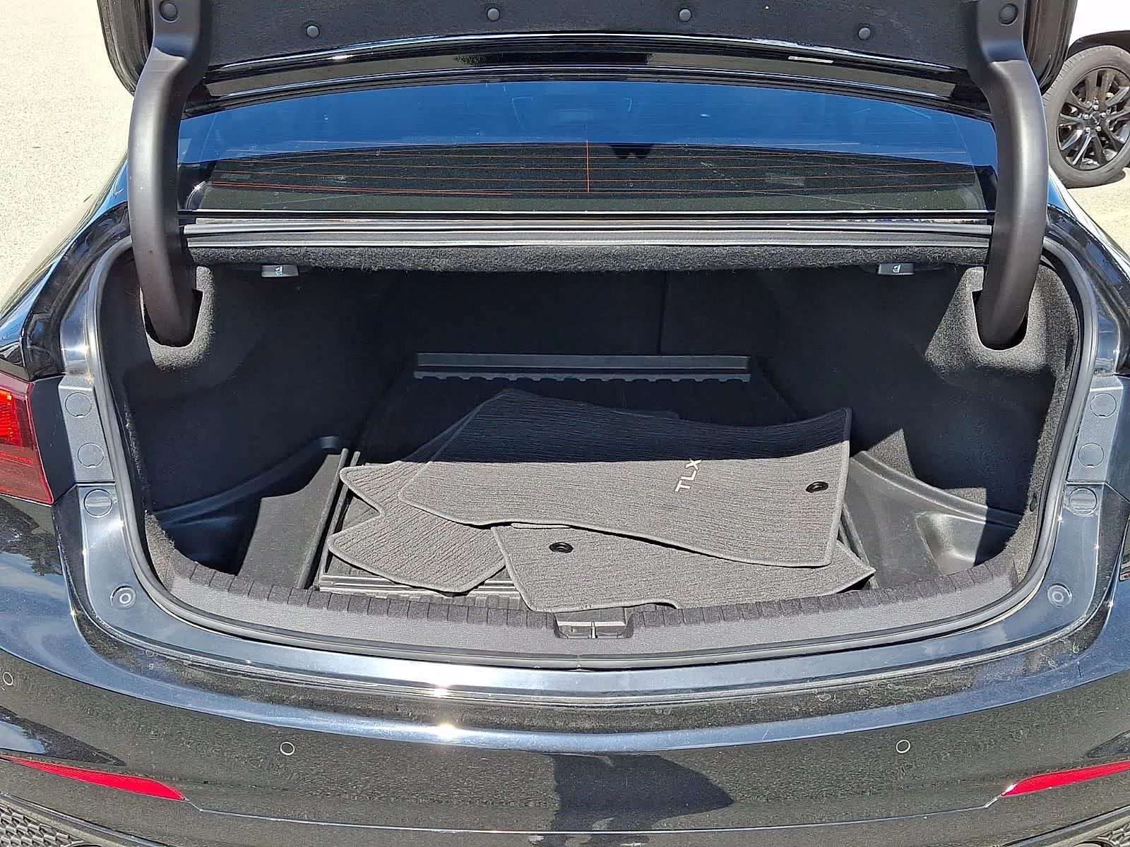 Used 2018 Black Acura  image 31