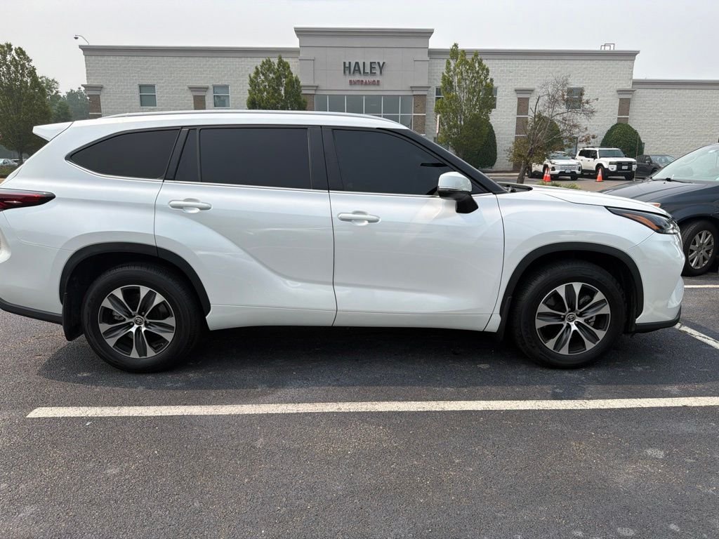 Used 2024 Beige Toyota XLE image 3