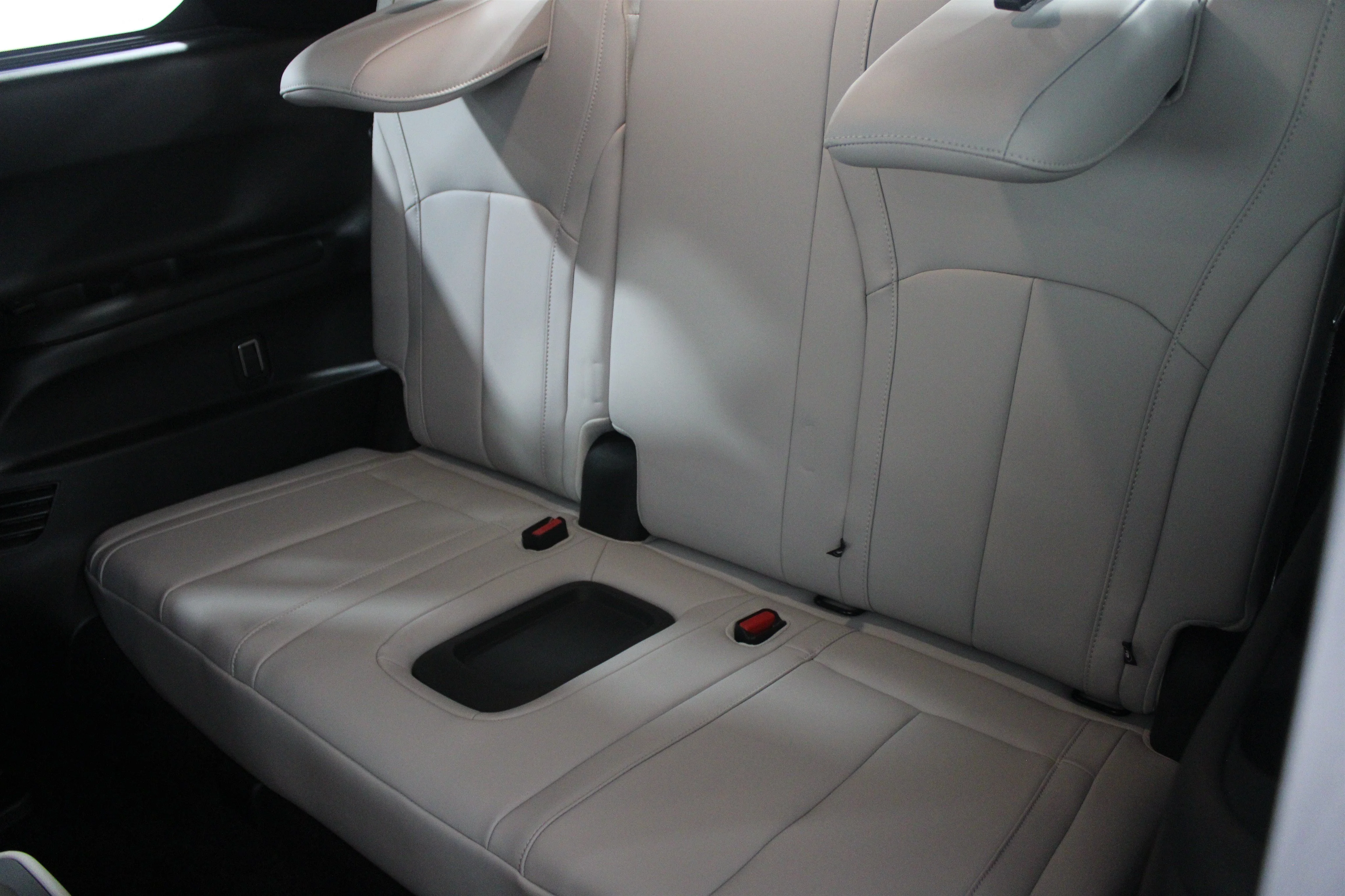 Used 2026 Radiant White/Black Obsidian INFINITI AUTOGRAPH image 22