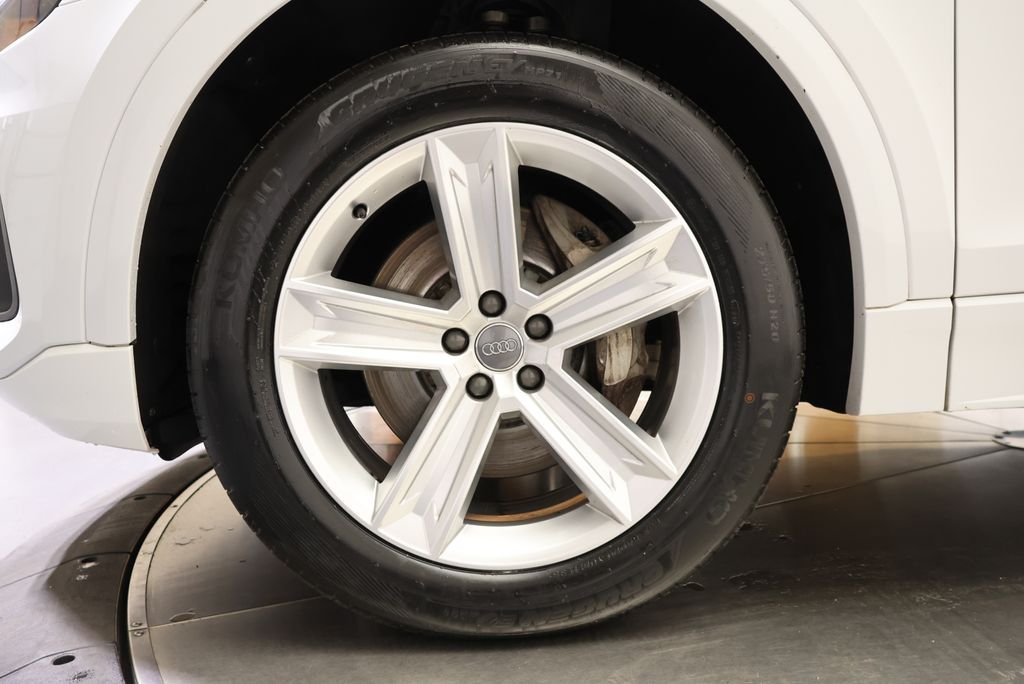 Used 2019 Glacier White Audi 3.0T Premium image 11