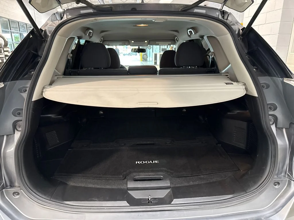Used 2016 Gray Nissan SV image 12