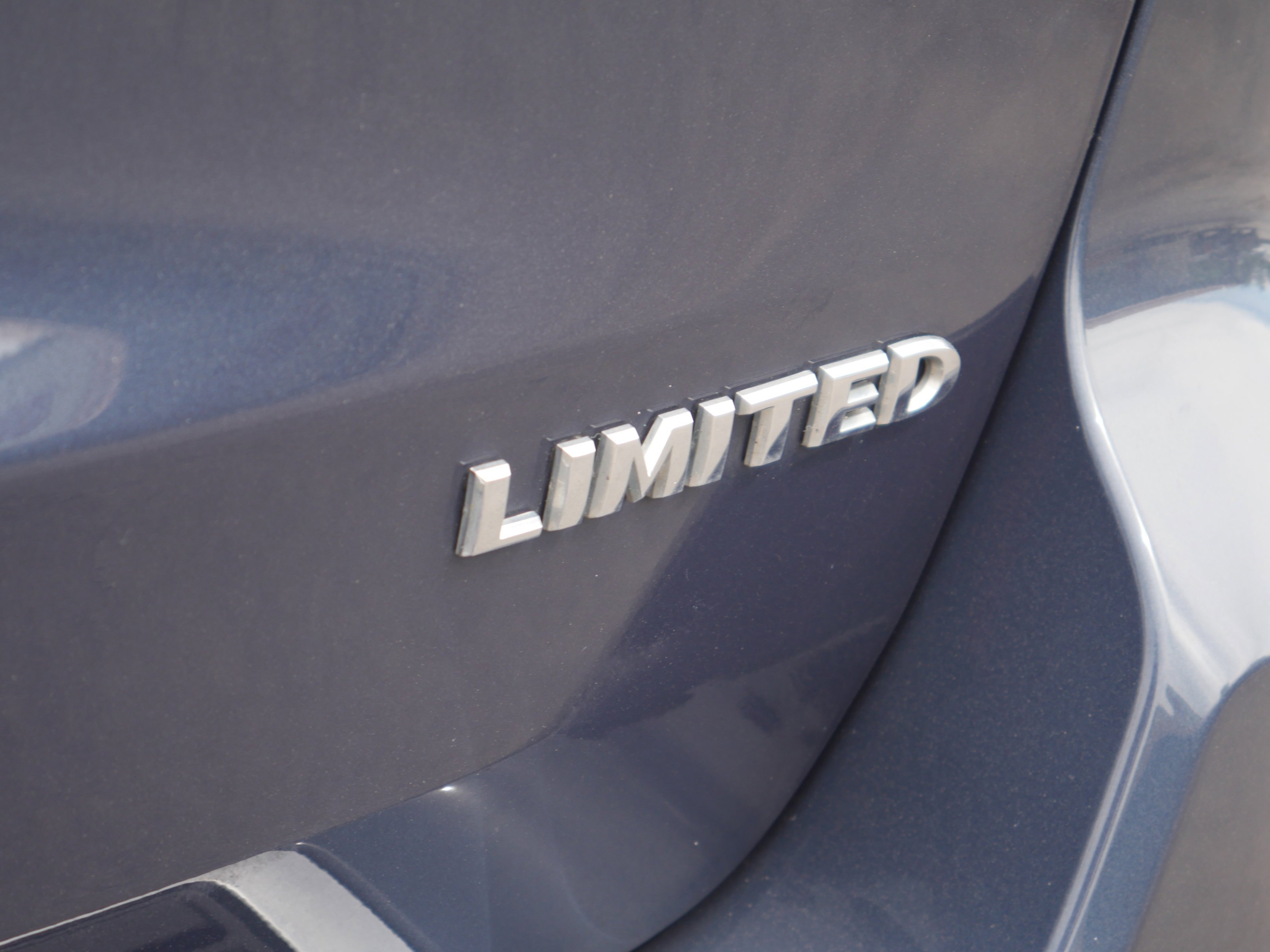 Used 2020 Slate Blue Pearlcoat Jeep Limited image 23