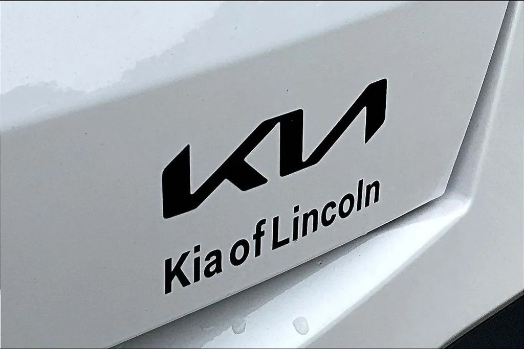 New 2026 Glacial White Pearl Kia LX image 9