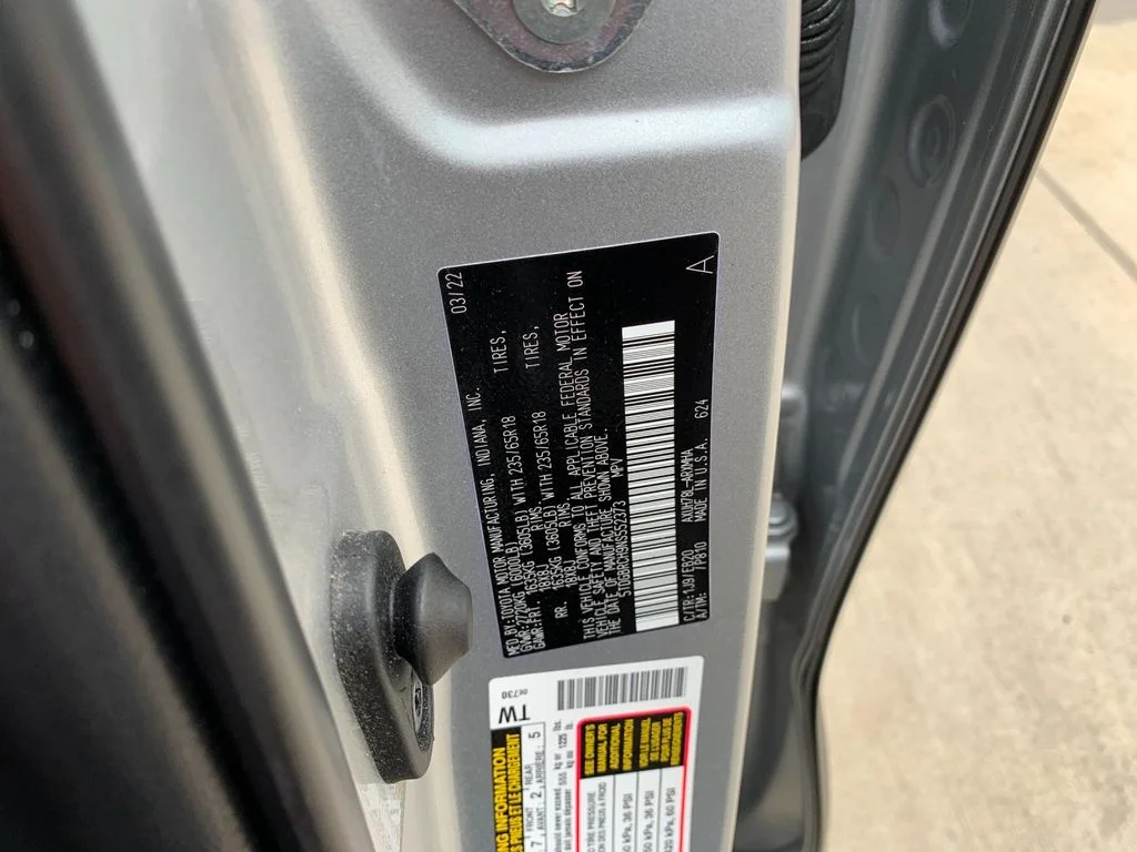 Used 2022 Silver Toyota XLE image 38