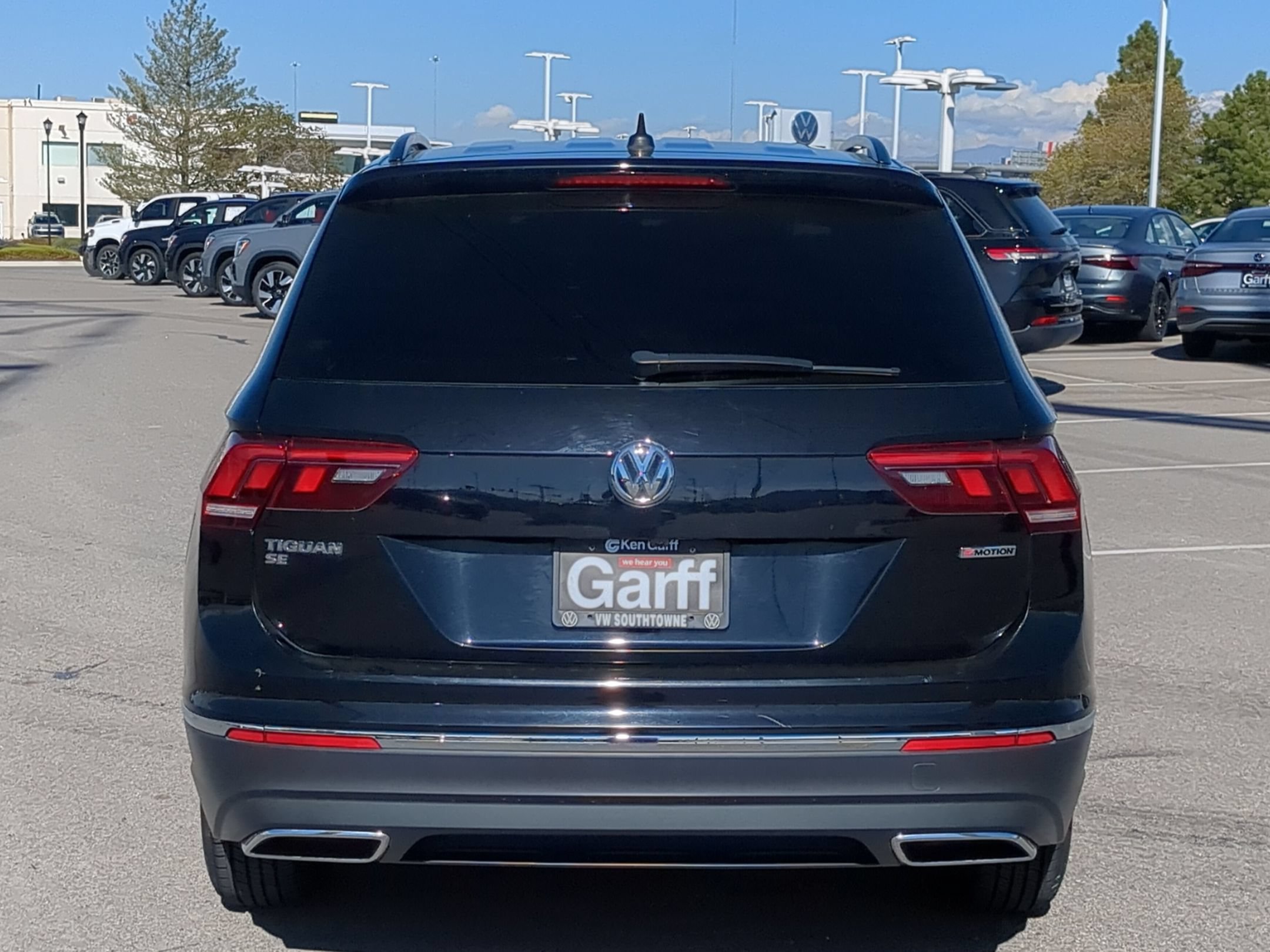 Used 2021 Deep Black Volkswagen SE image 4