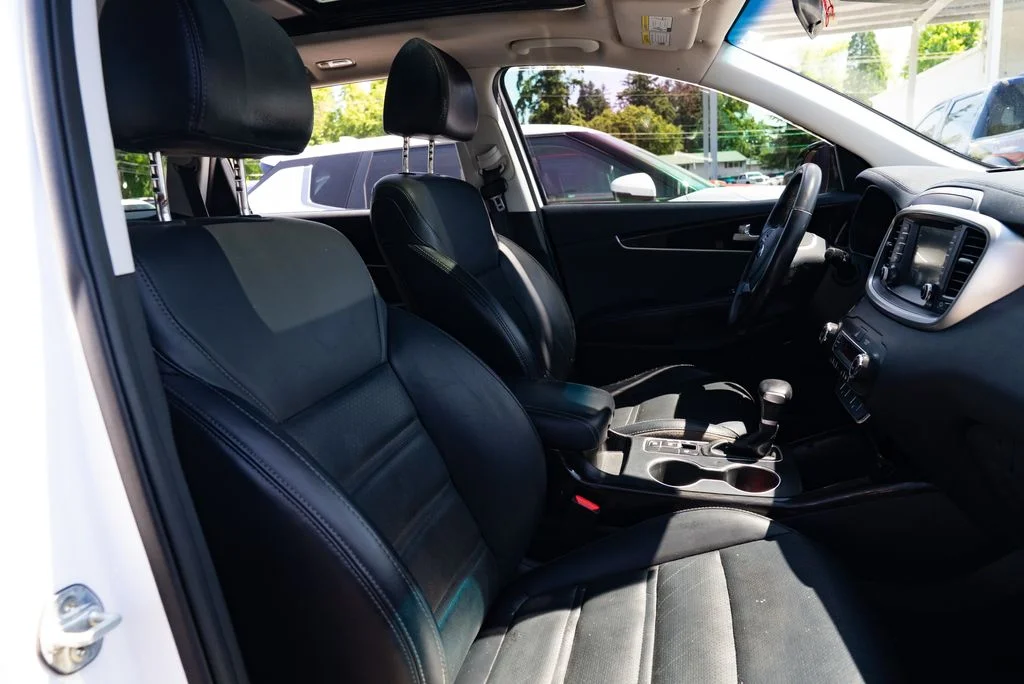 Used 2020 White Kia EX image 24