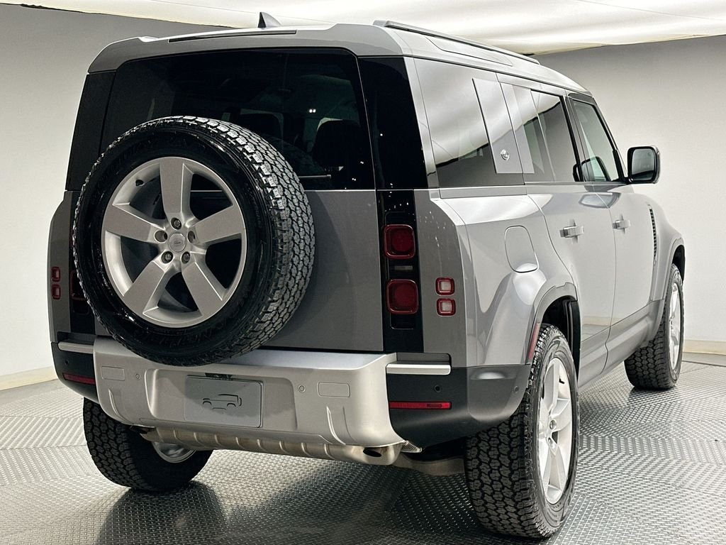 Used 2024 Eiger Gray Metallic Land Rover S image 13