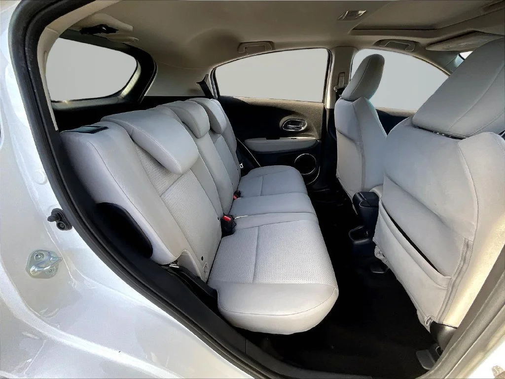 Used 2021 Platinum White Pearl Honda EX image 25
