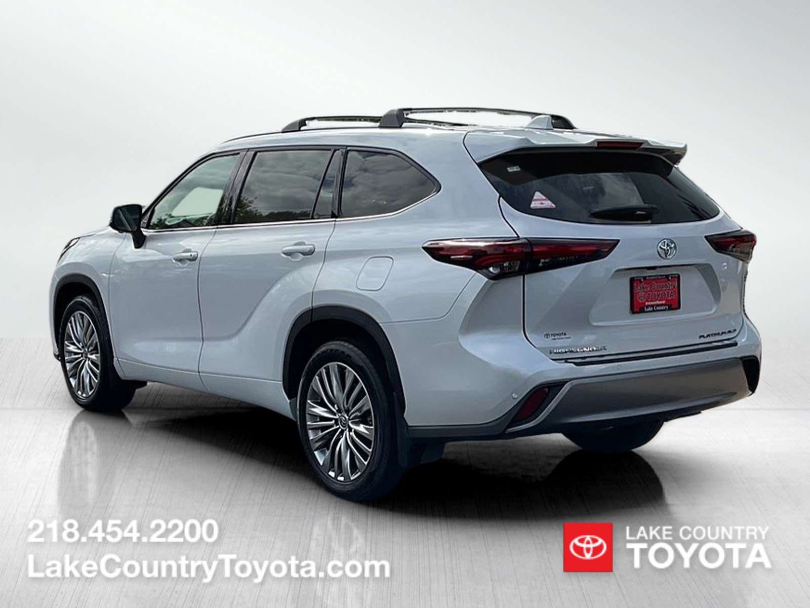 Used 2024  Toyota Platinum image 3