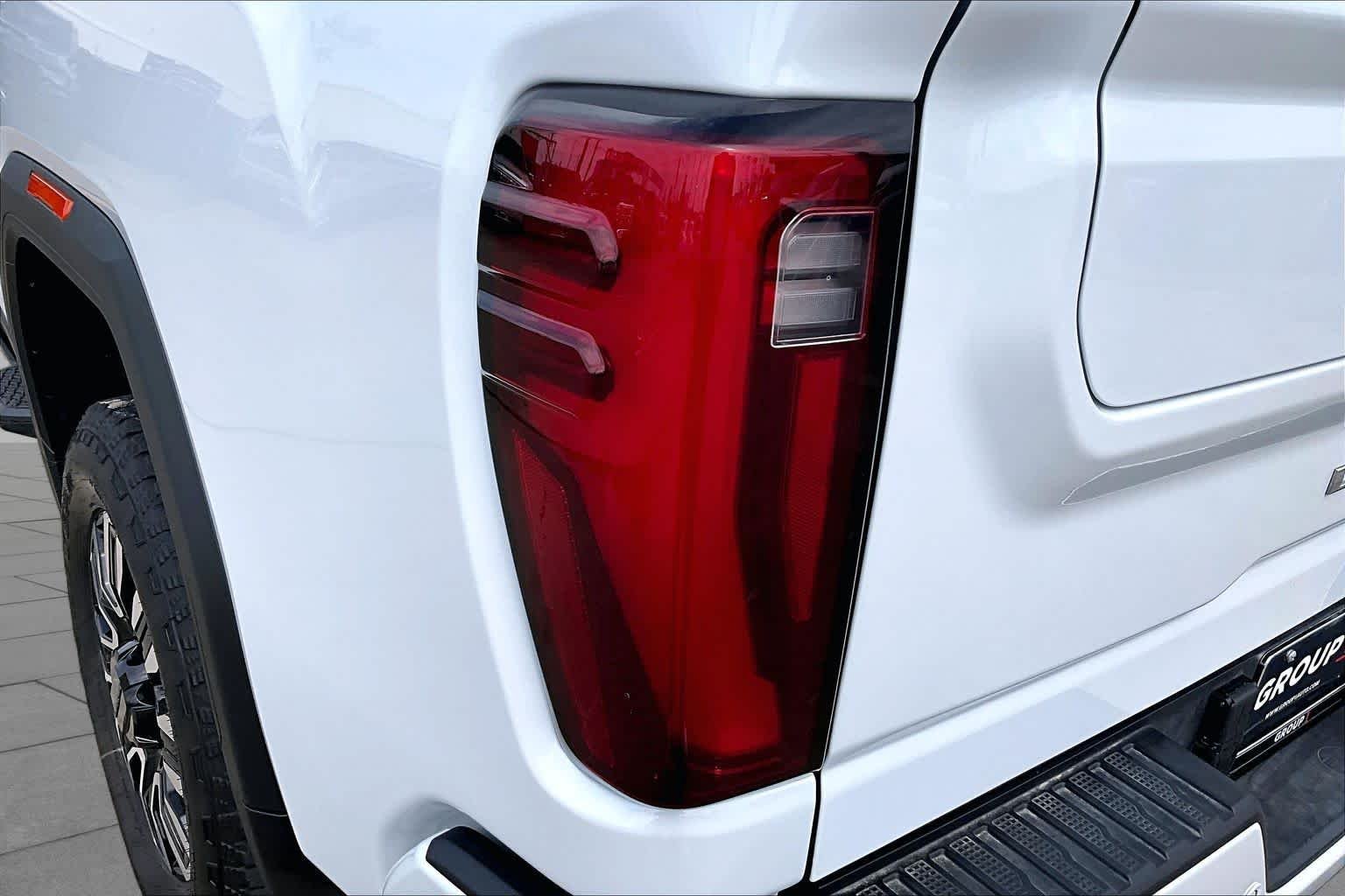 Used 2026 Glacier White Tricoat GMC Denali Ultimate image 29
