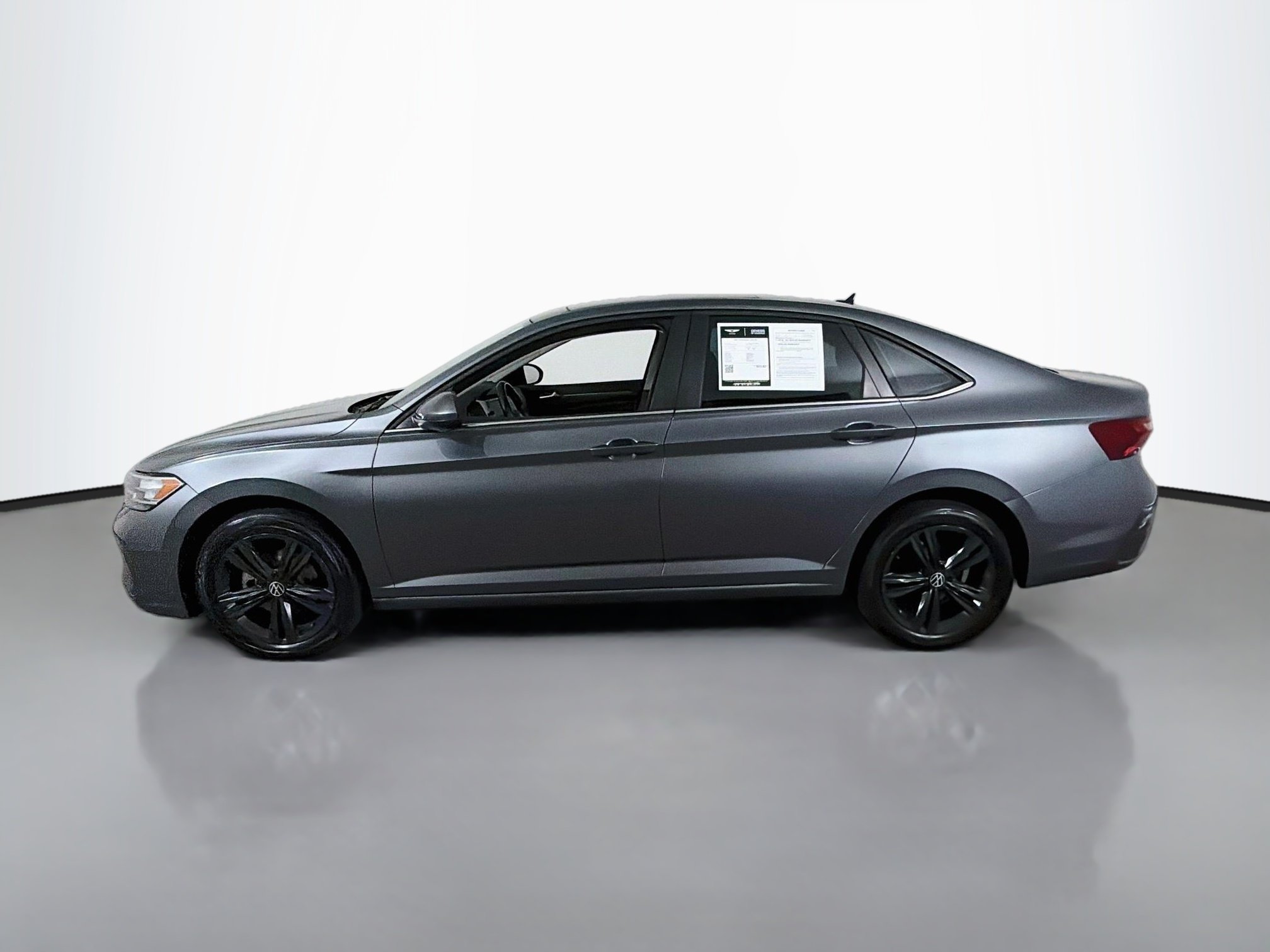 Used 2023 Platinum Gray Metallic Volkswagen SE image 4