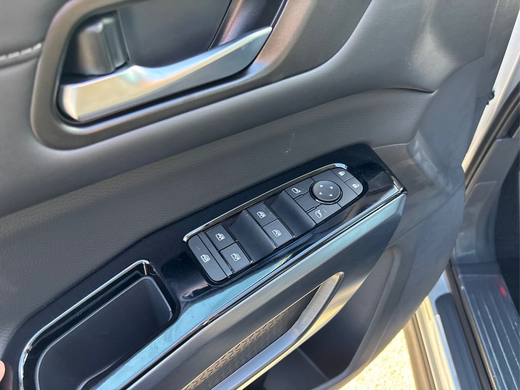 2025 Nissan Pathfinder SL - Photo 23