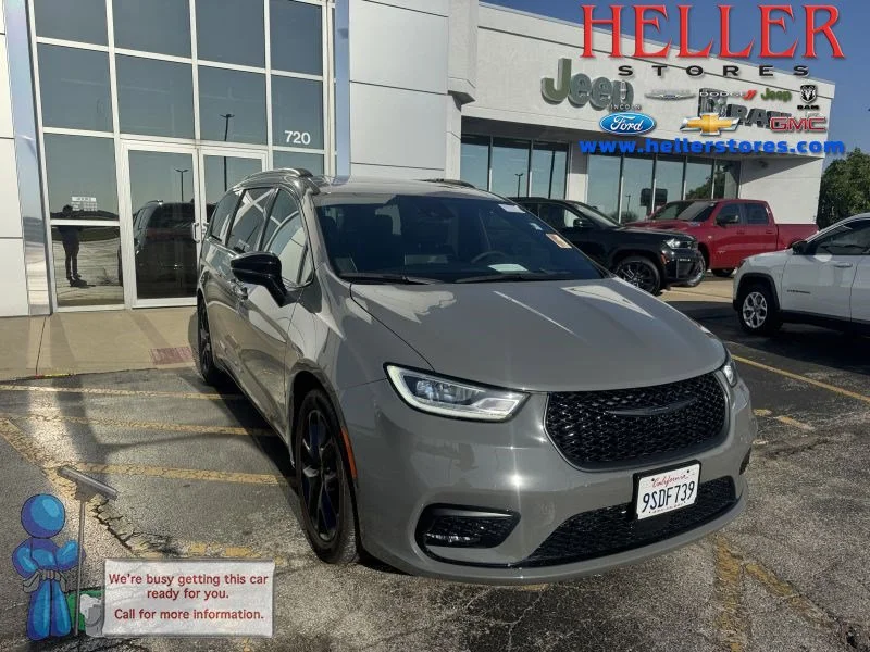 2025 Chrysler Pacifica Limited's photo