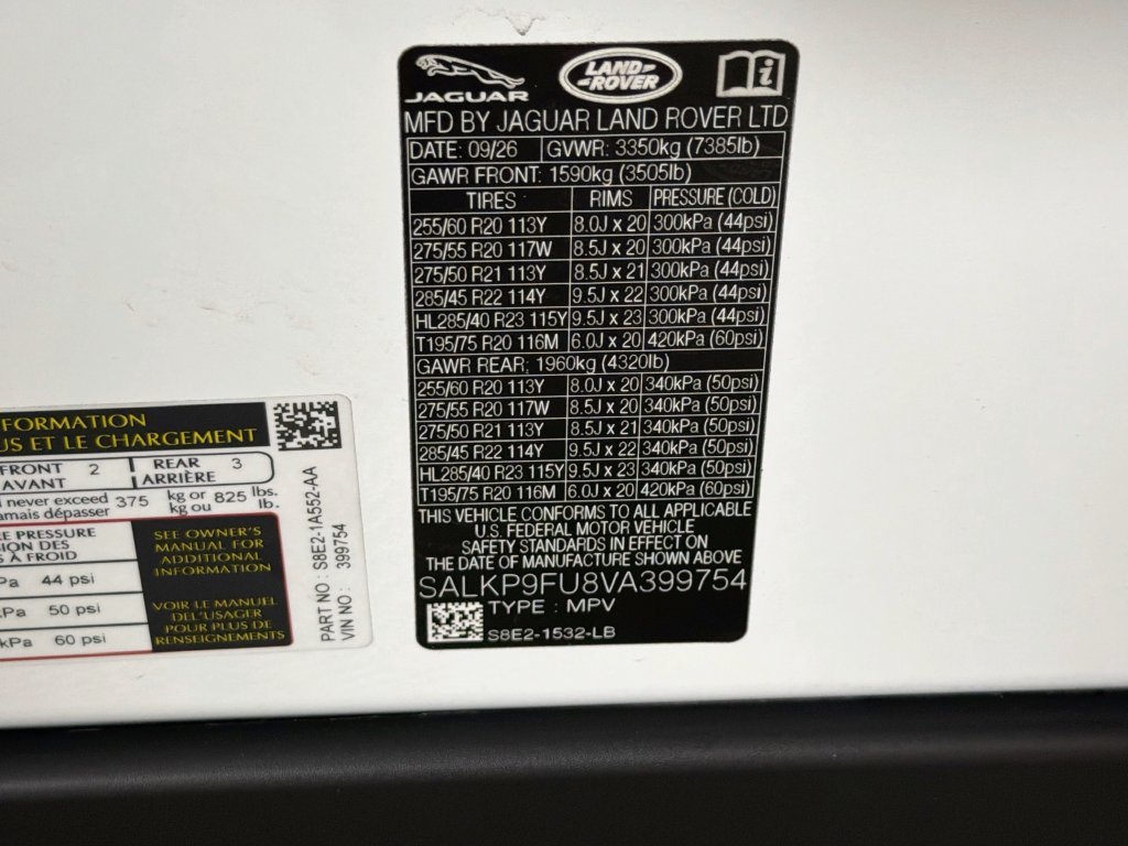 New 2027 Fuji White Land Rover SE image 34