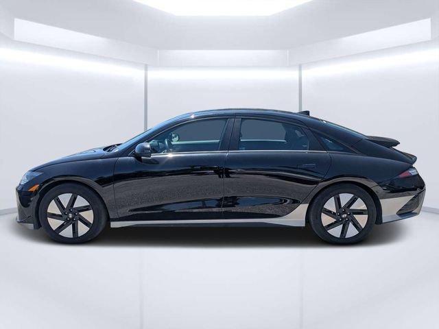 Used 2023 Black Hyundai SE image 6