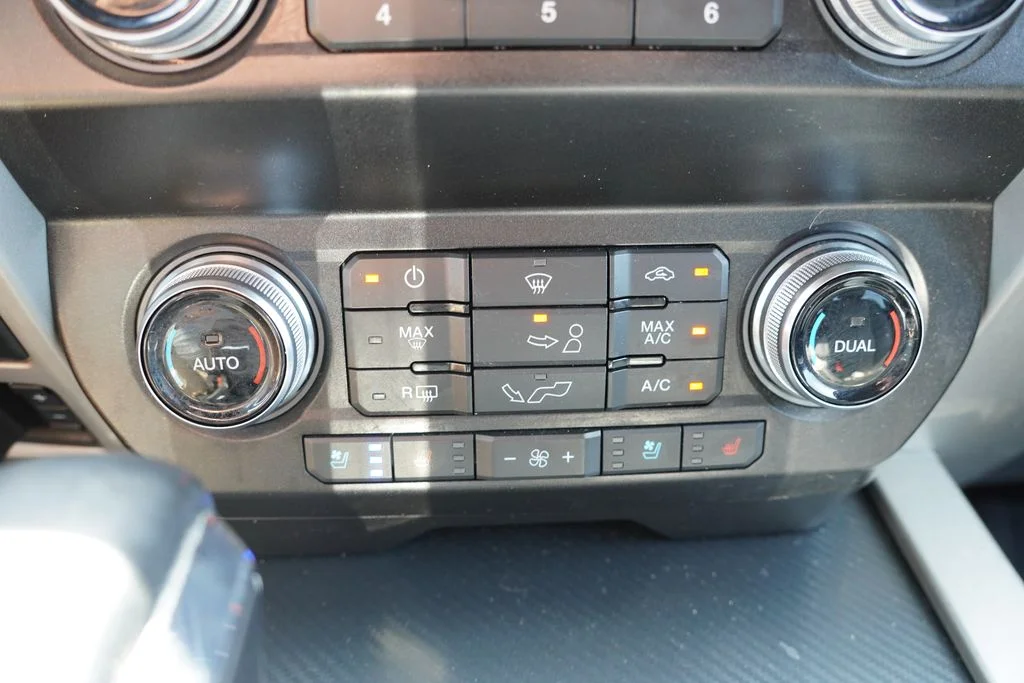Certified Used 2020 Oxford White Ford Lariat image 29