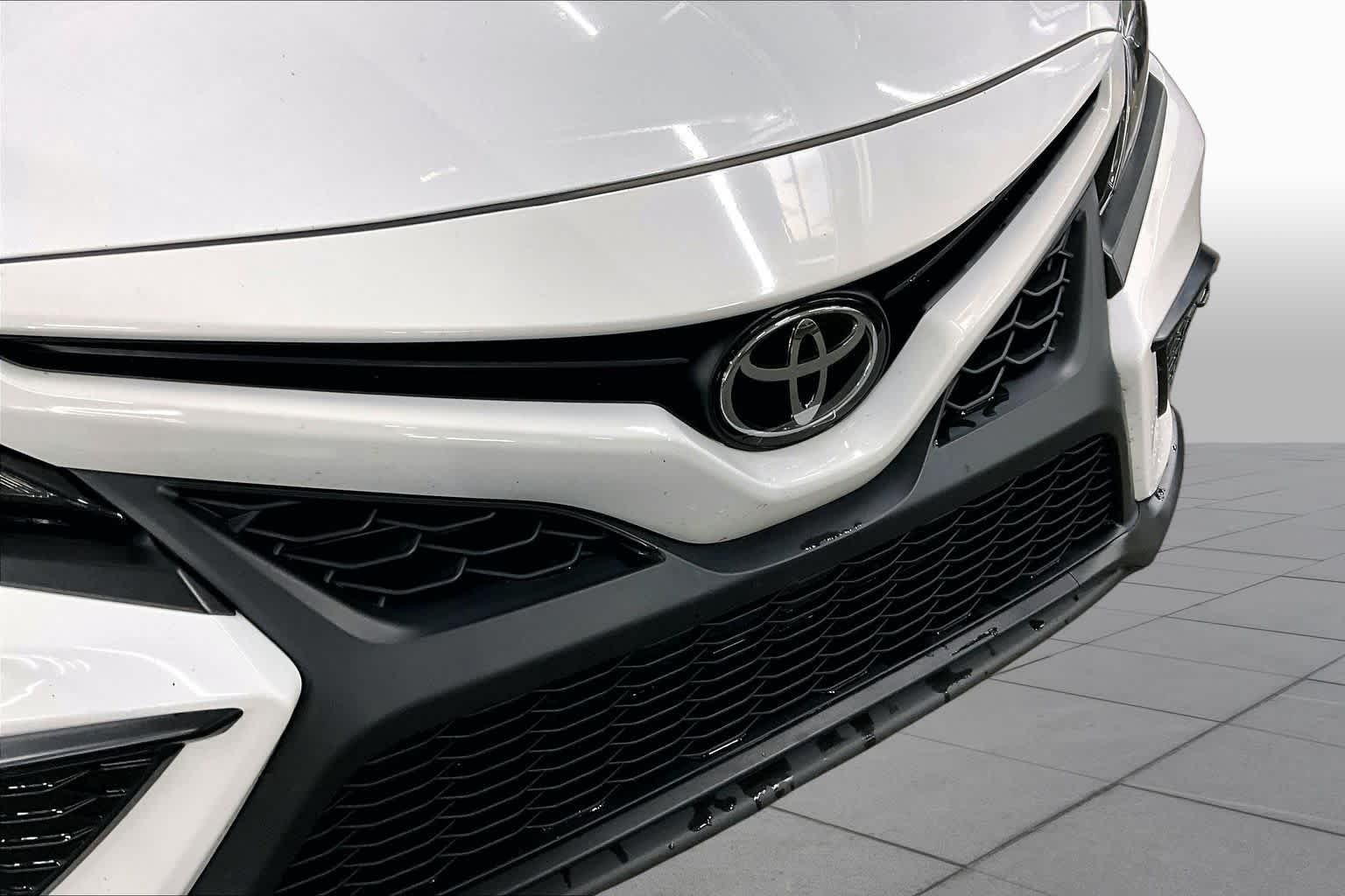 Used 2024 Ice Cap Toyota SE image 29