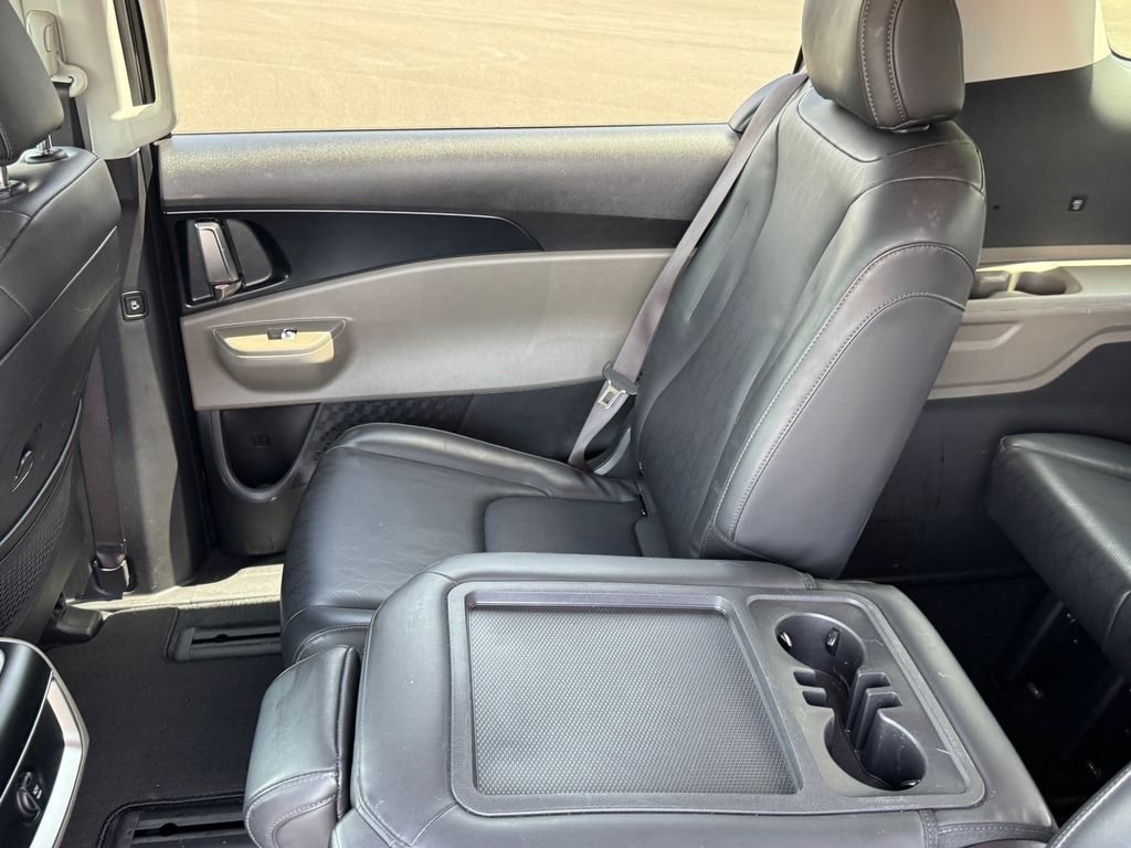 Used 2025 Gray Kia LXS image 11