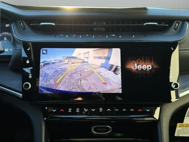 New 2026 Diamond Black Crystal Pearl-Coat Exterior Paint Jeep Laredo image 22