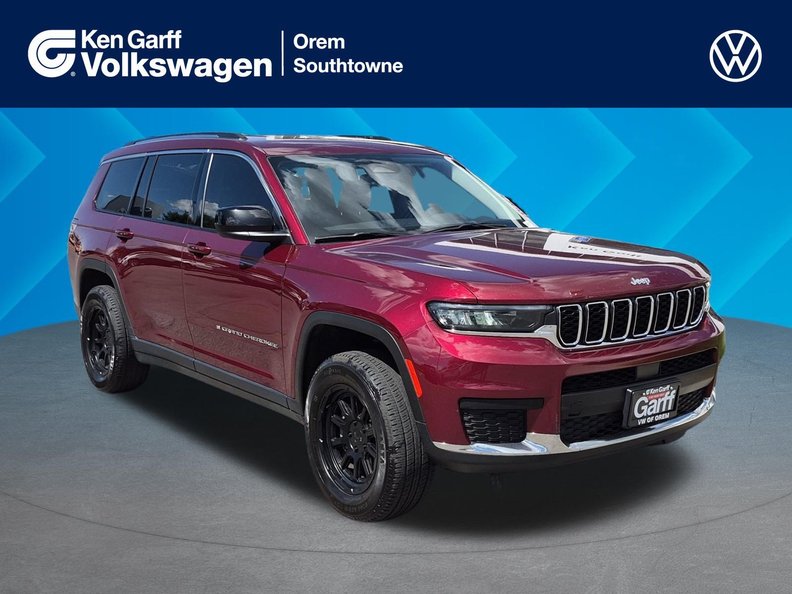 Used 2022 Velvet Red Pearlcoat Jeep Laredo image 1