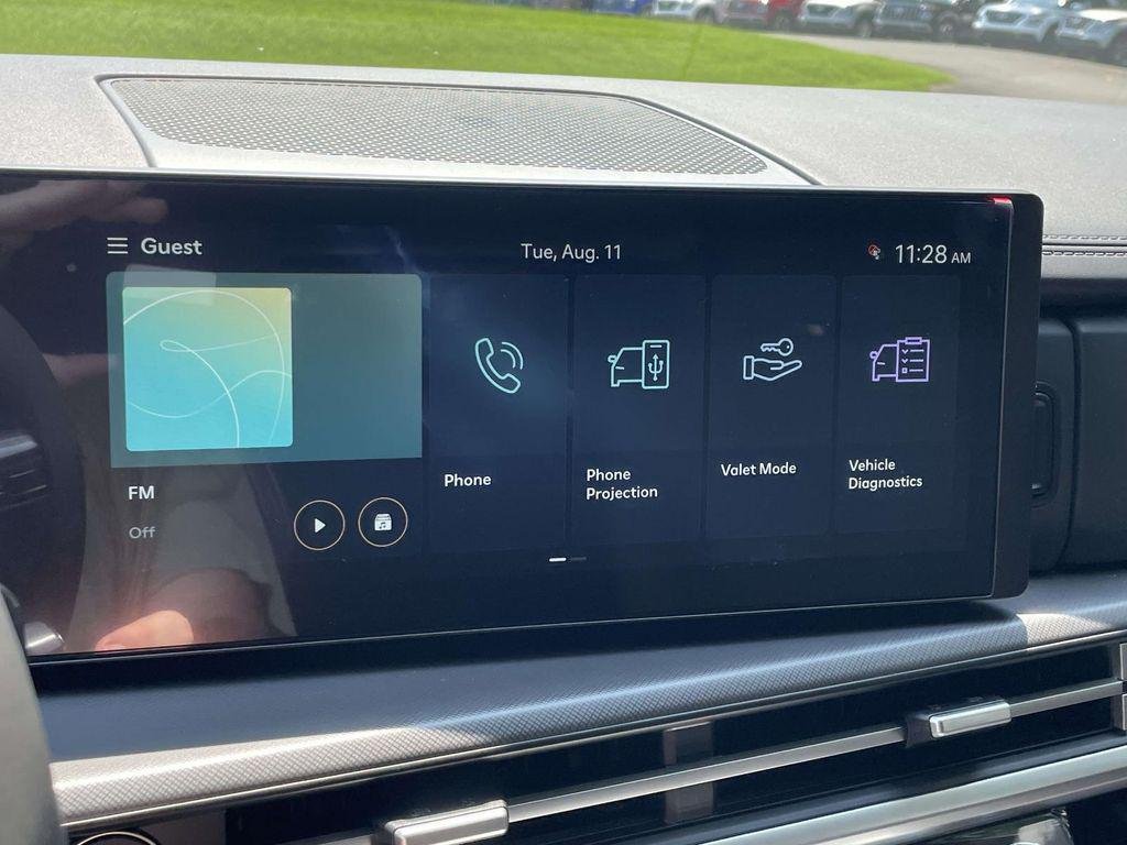 New 2027 White Hyundai SE AWD image 27
